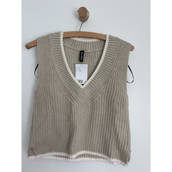 Divided H&M Women’s V Neck Sweater Vest Size XS Tan/White New With Tags - Picture 1 of 4